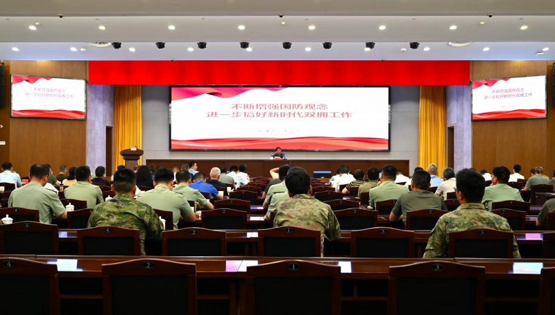 区委理论学习中心组（扩大）学习会暨2026年“军事日”国防教育专
